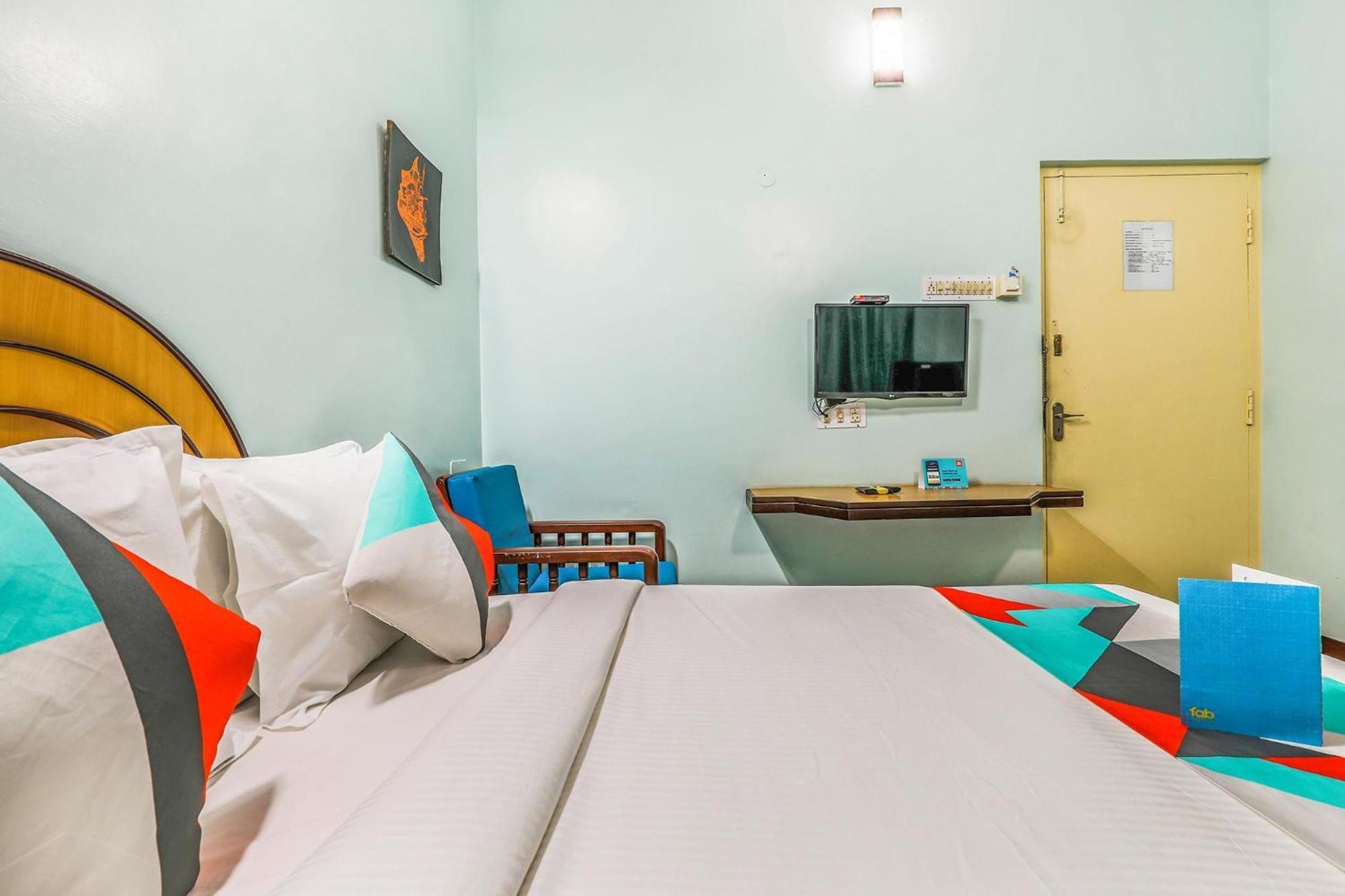 Fabexpress Santhi Inn - 500 Meters From Promenade Beach Pondicherry Dış mekan fotoğraf