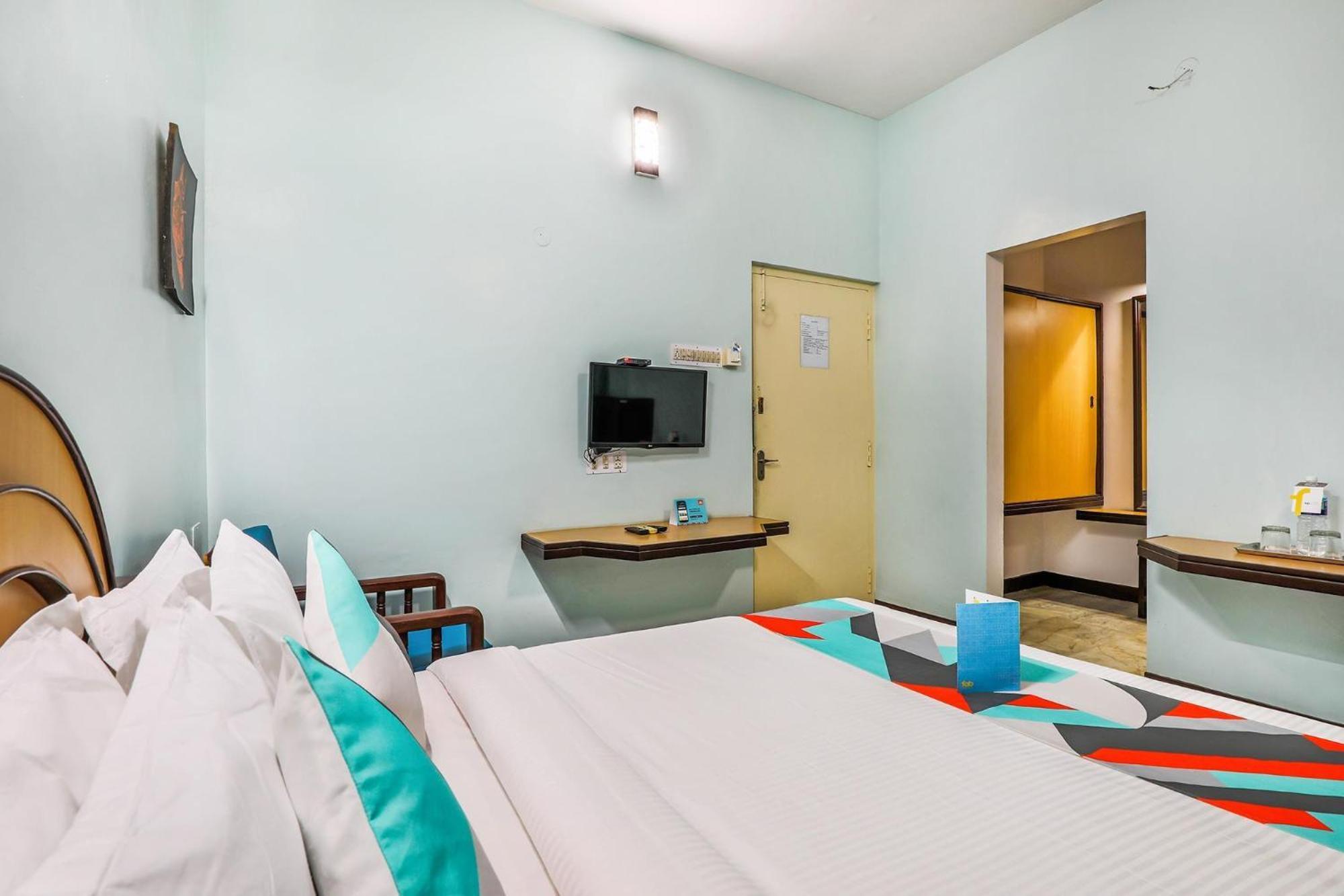 Fabexpress Santhi Inn - 500 Meters From Promenade Beach Pondicherry Dış mekan fotoğraf